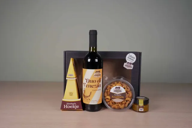 Hoeksche Gebroeders Geschenkpakket Maasdam kaas wijn